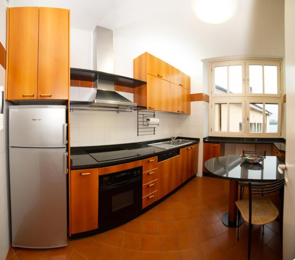 Little Marina Apartment Malgrate Exterior foto