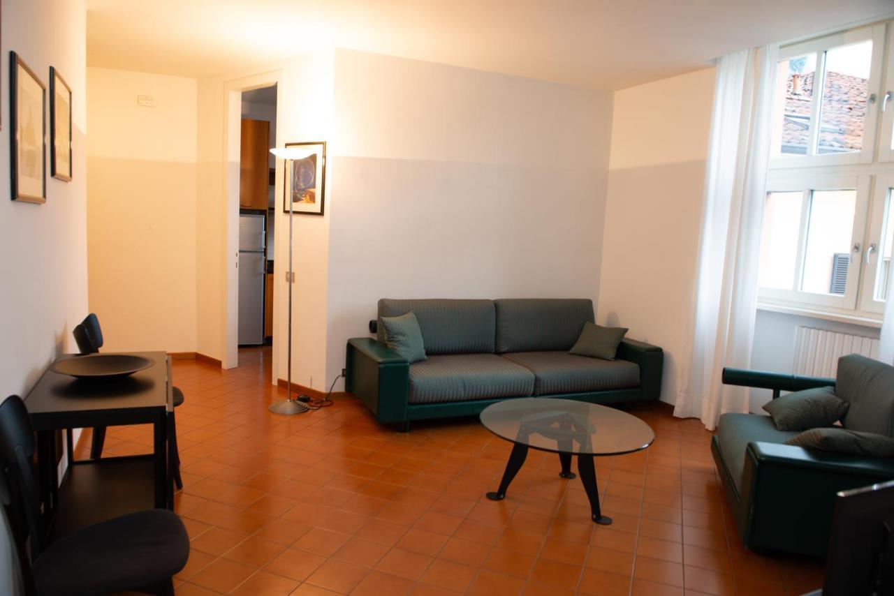 Little Marina Apartment Malgrate Exterior foto