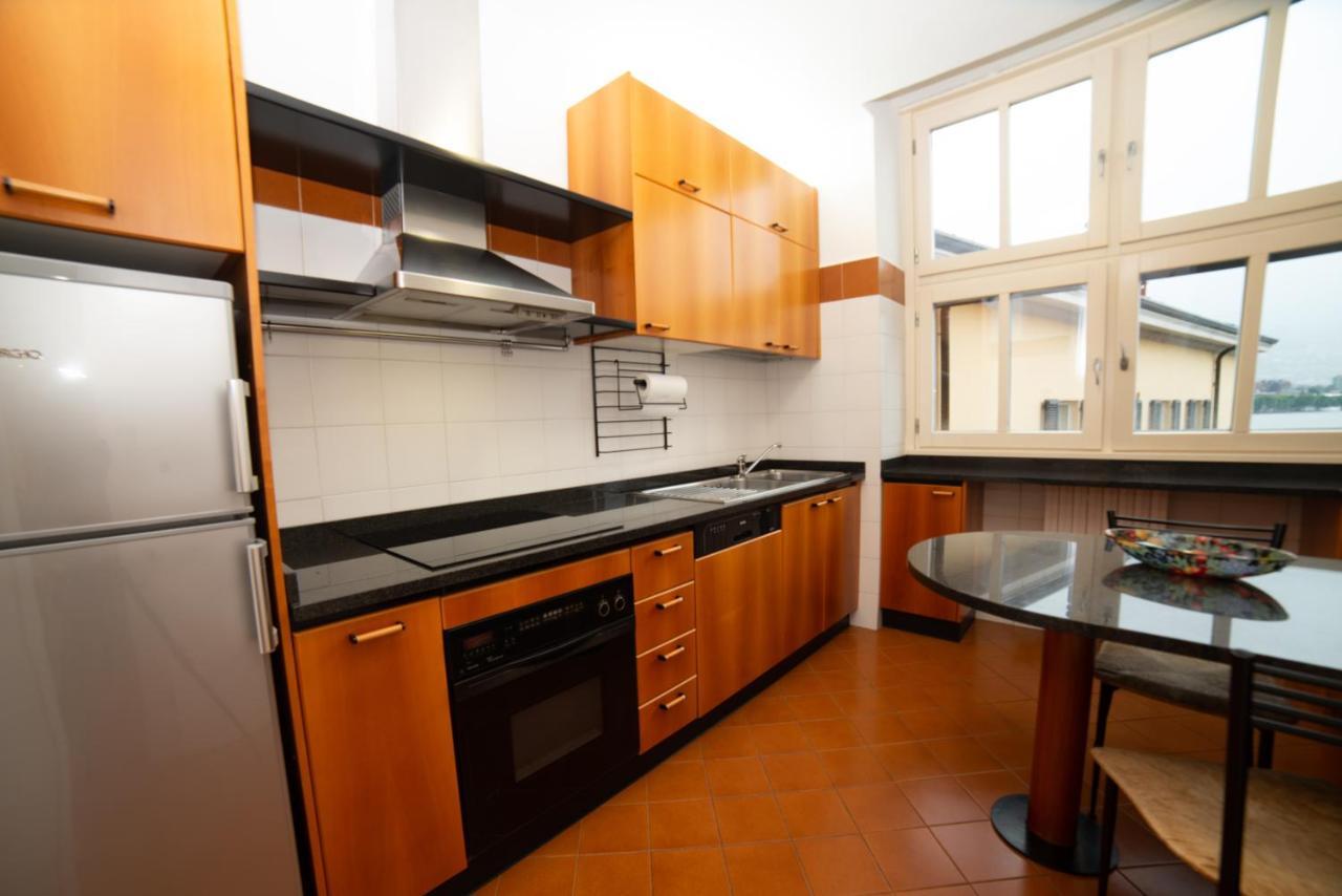 Little Marina Apartment Malgrate Exterior foto