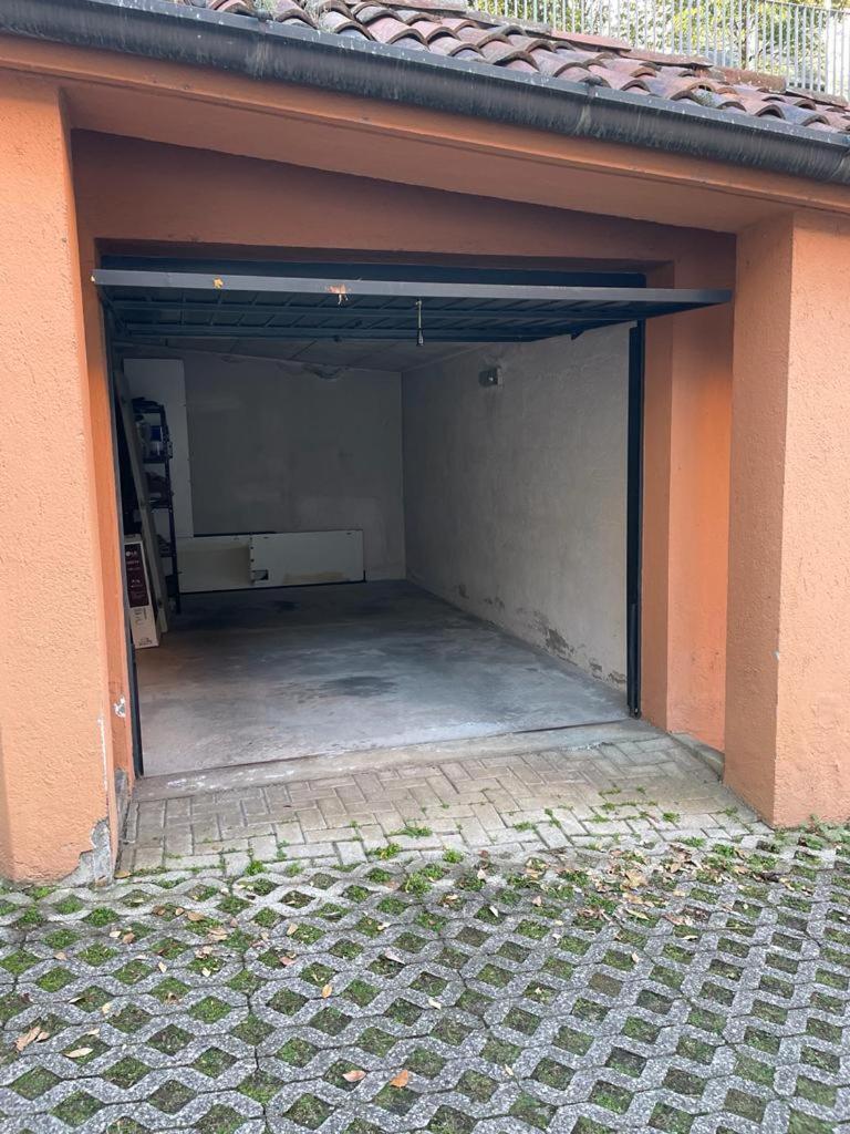 Little Marina Apartment Malgrate Exterior foto